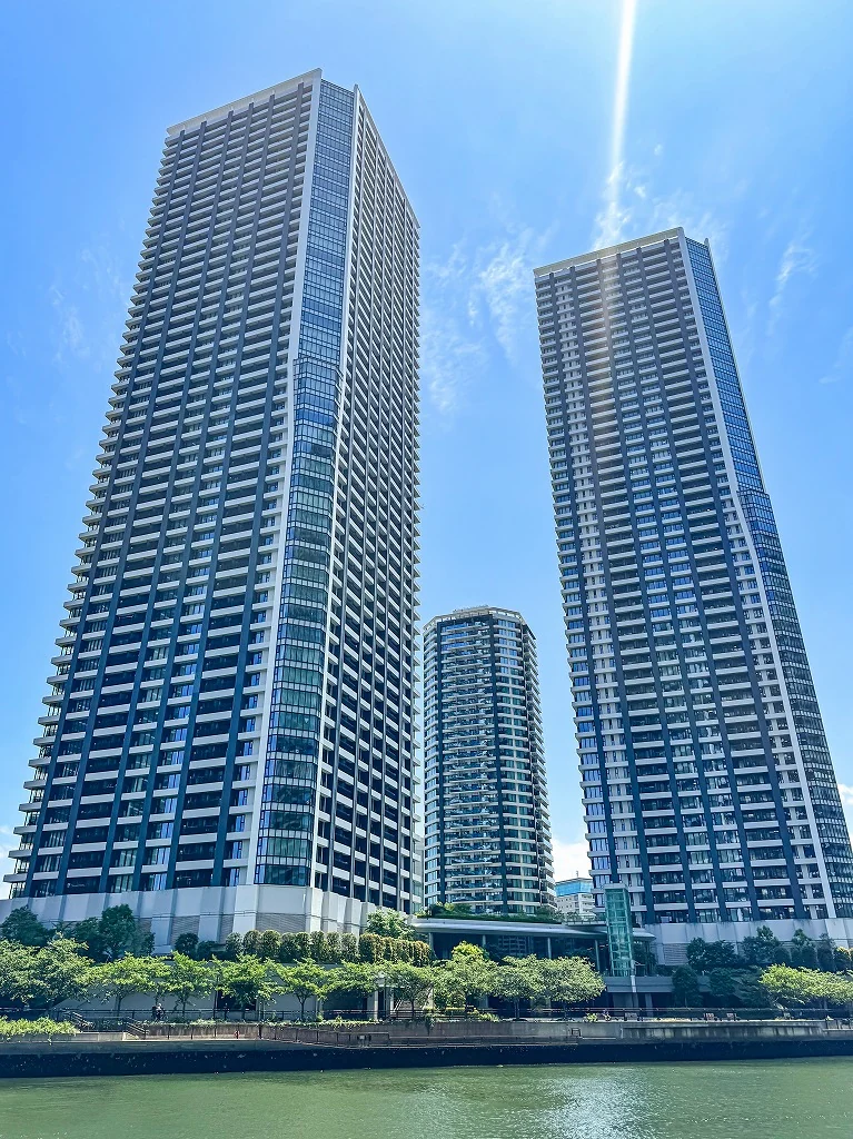 DEUX TOURS twin towers across the water in Harumi, Chuo-ku