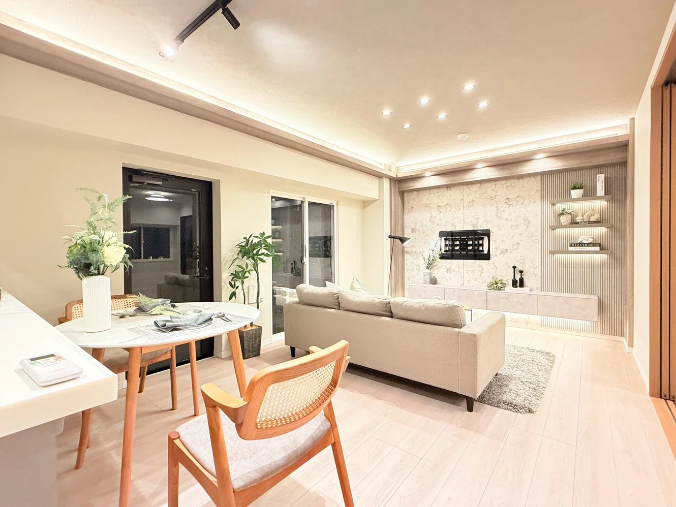 Renovated living and dining room at NISSHIN PALESTAGE NISHIAZABU, Minato-ku